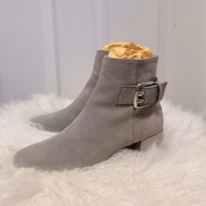 Tod’s nude suede booties